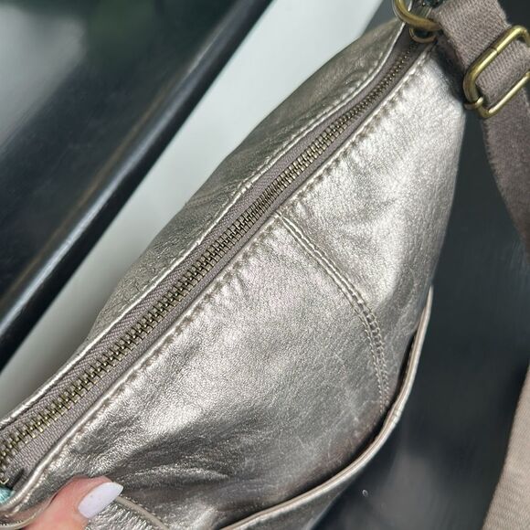 The Sak Genuine Leather Metallic Crossbody Shoulder Bag Purse Adjustable Strap - Picture 10 of 11